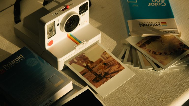 Polaroid-camera-polaroid-corporation-failure-case-study